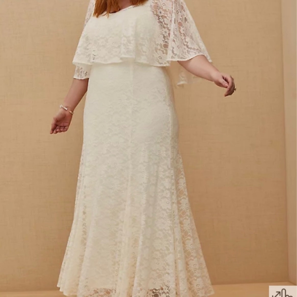 Torrid Ivory Lace Capelet Wedding Dress Sz 14 NWOT
